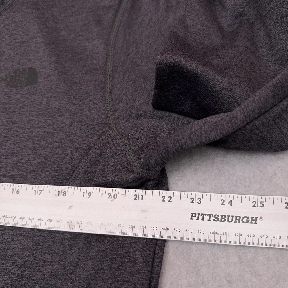 The North Face Skyline 1/2 Zip Fleece Men's Large Gray Mock Neck Embroidered‎